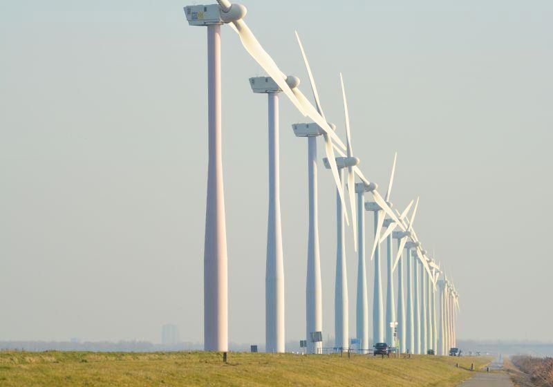 為什么風力發電機都隔得很遠？